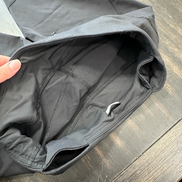 Black Lululemon crops - Picture 4 of 6